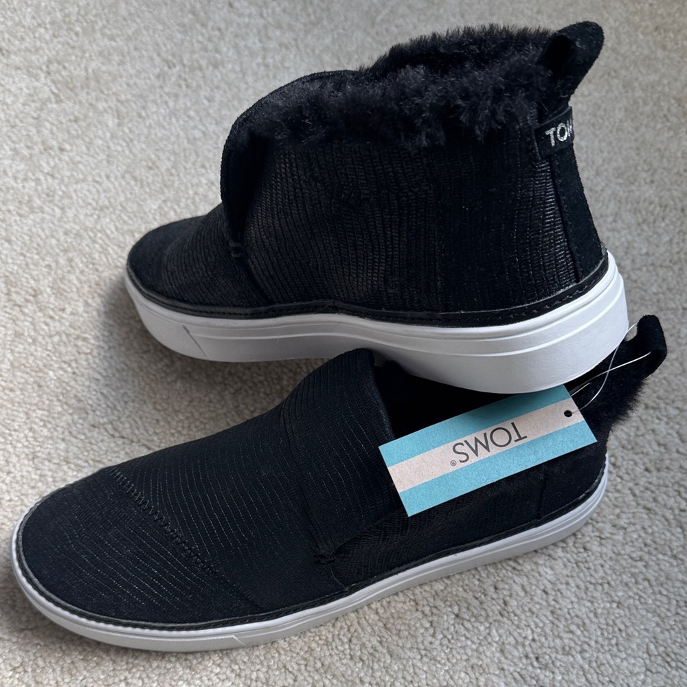 Toms Paxton Black Faux Fur Lizard Embossed Leather Slip-On Sneaker Booties 9.5 - Picture 2 of 10